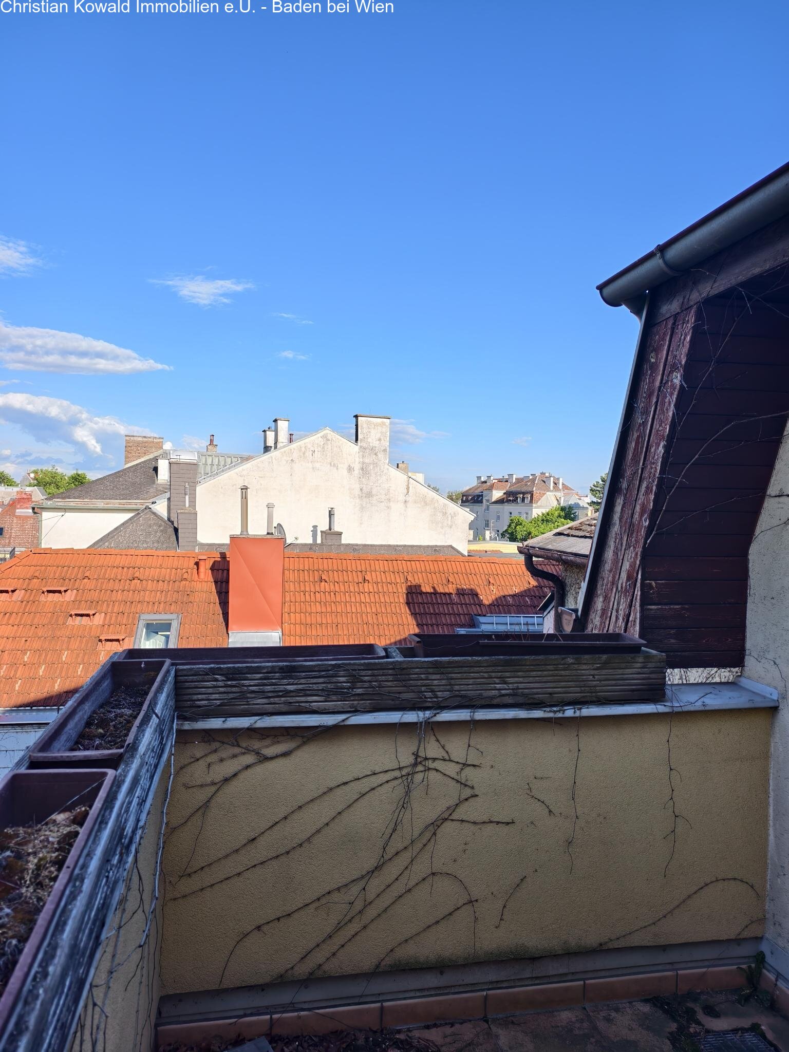 Terrasse mit Ausblick richtung Stadt Terrasse mit Ausblick richtung Stadt
