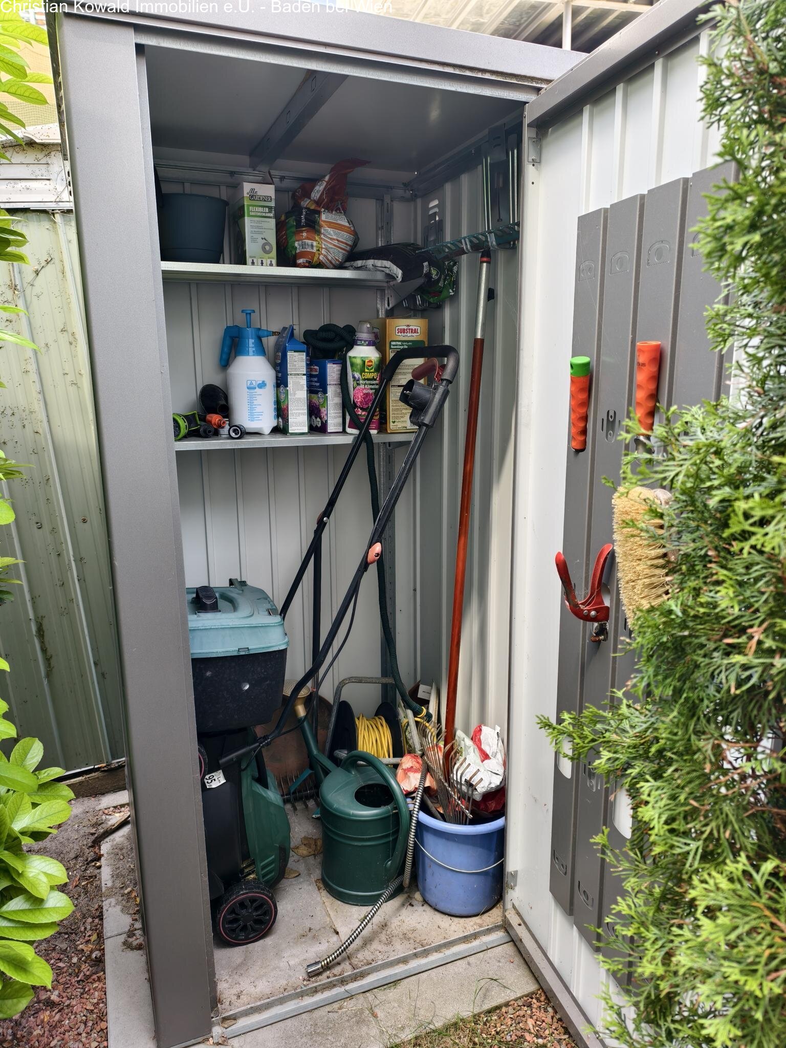 Gartenhütte mit Innenleben
