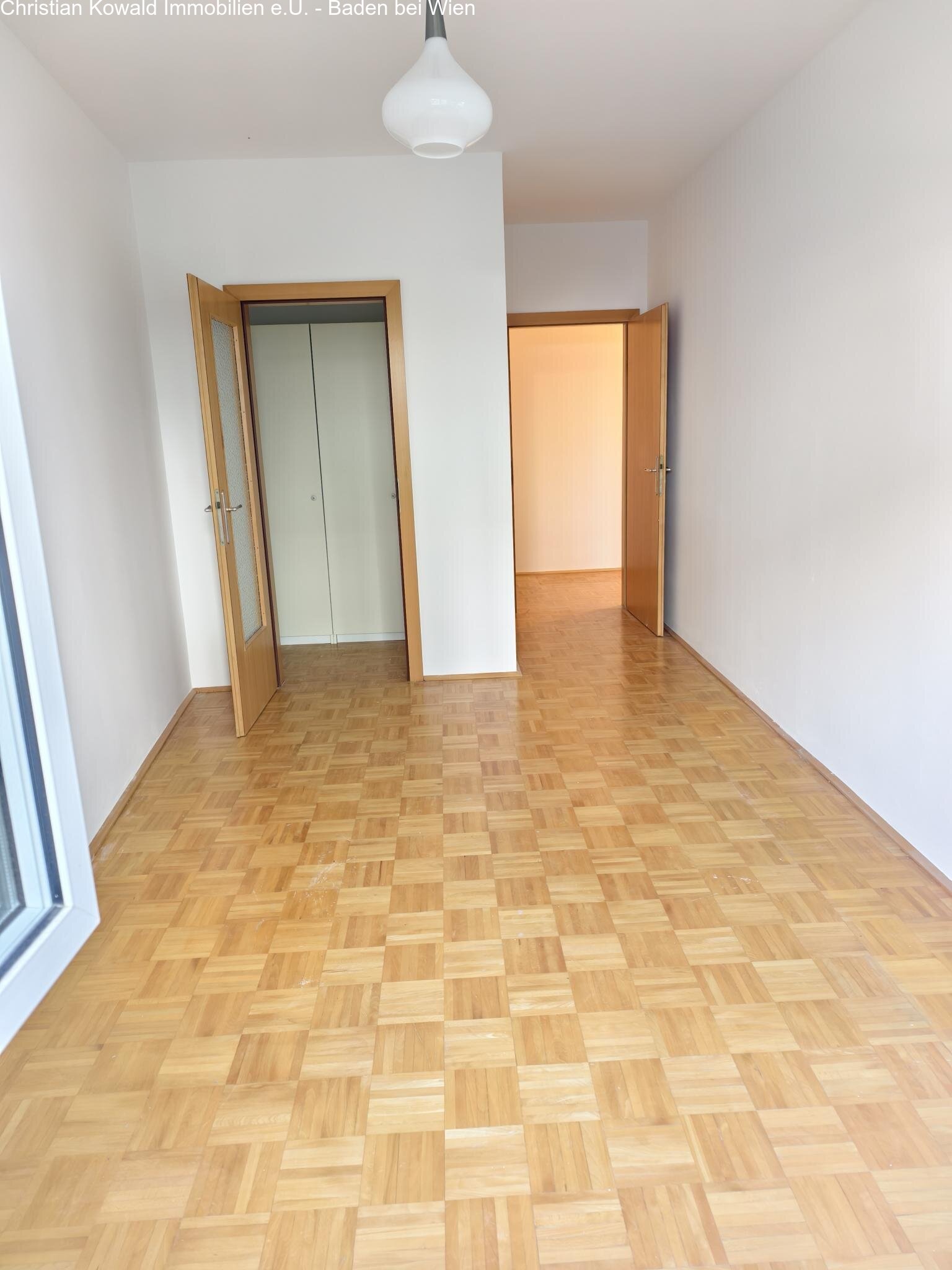 Blick vom Fenster ins Gästezimmer
