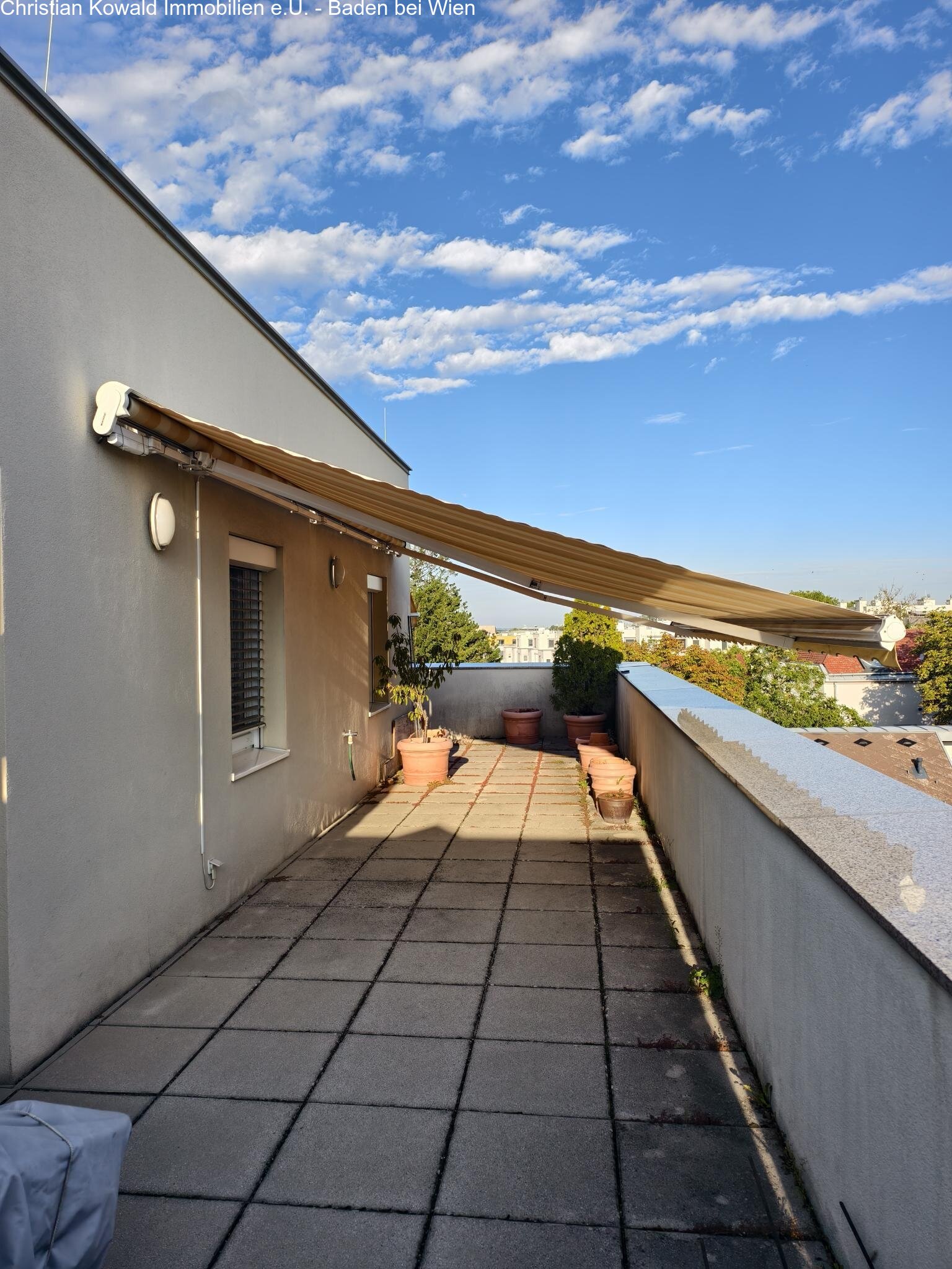 Westterrasse mit eletrischer Markise Bild2